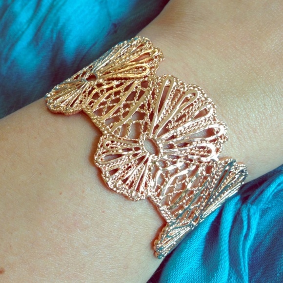 :: Stella & Dot | Retired Geneve Rose Gold Cuff Bracelet - Picture 6 of 9